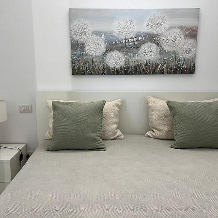 Paganini Suites And Apartments 西尔米奥奈 外观 照片