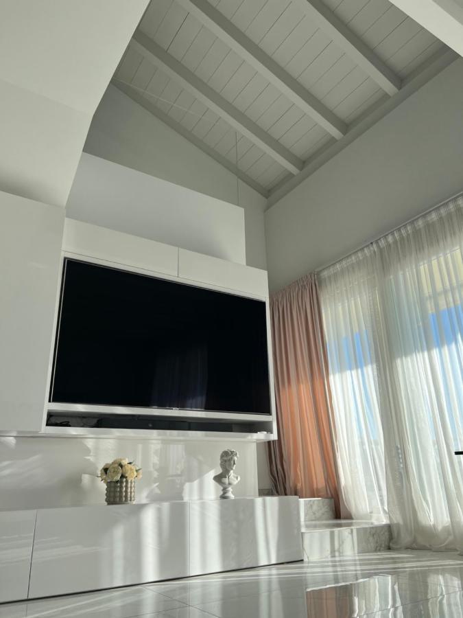 Paganini Suites And Apartments 西尔米奥奈 外观 照片