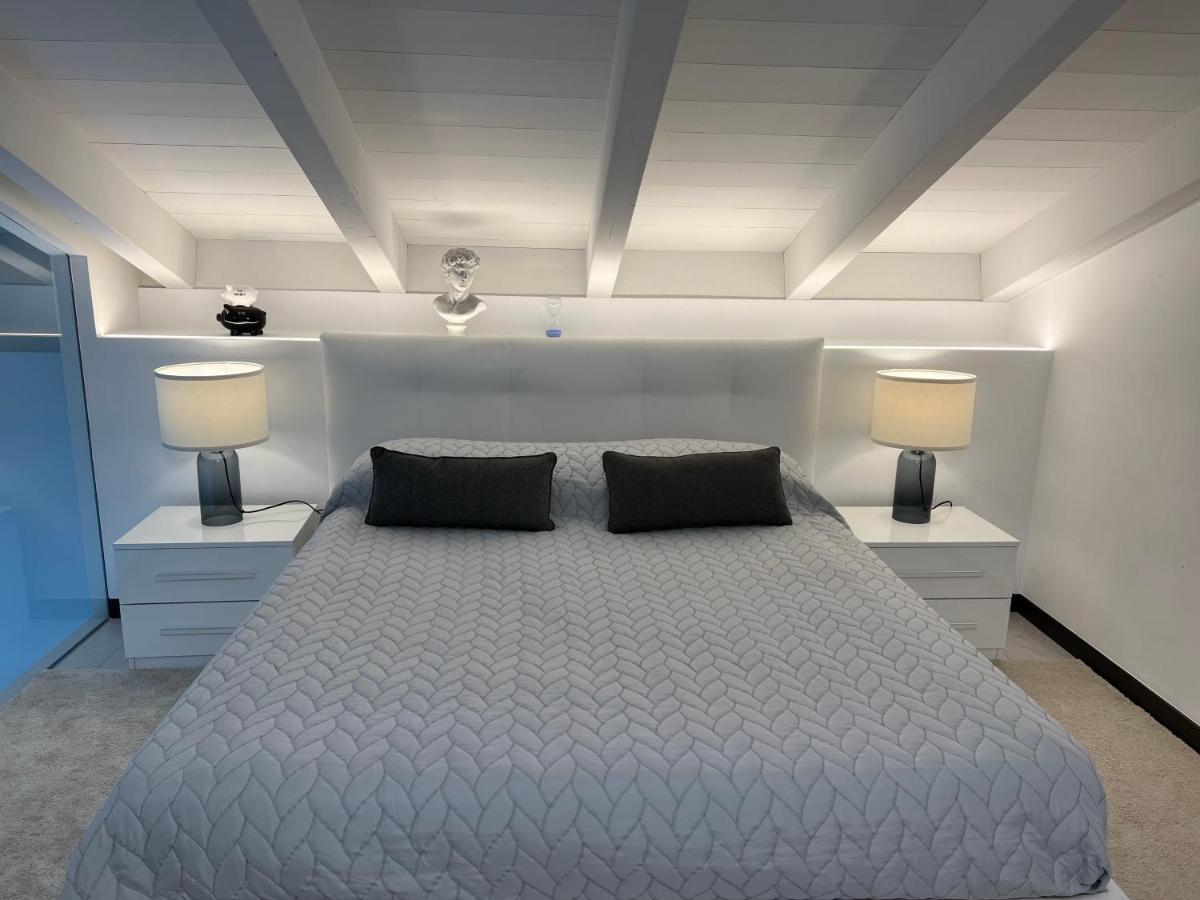 Paganini Suites And Apartments 西尔米奥奈 外观 照片