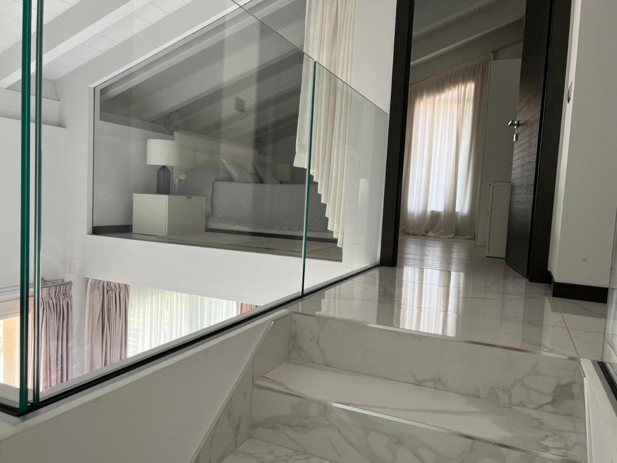Paganini Suites And Apartments 西尔米奥奈 外观 照片
