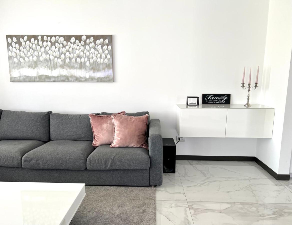Paganini Suites And Apartments 西尔米奥奈 外观 照片