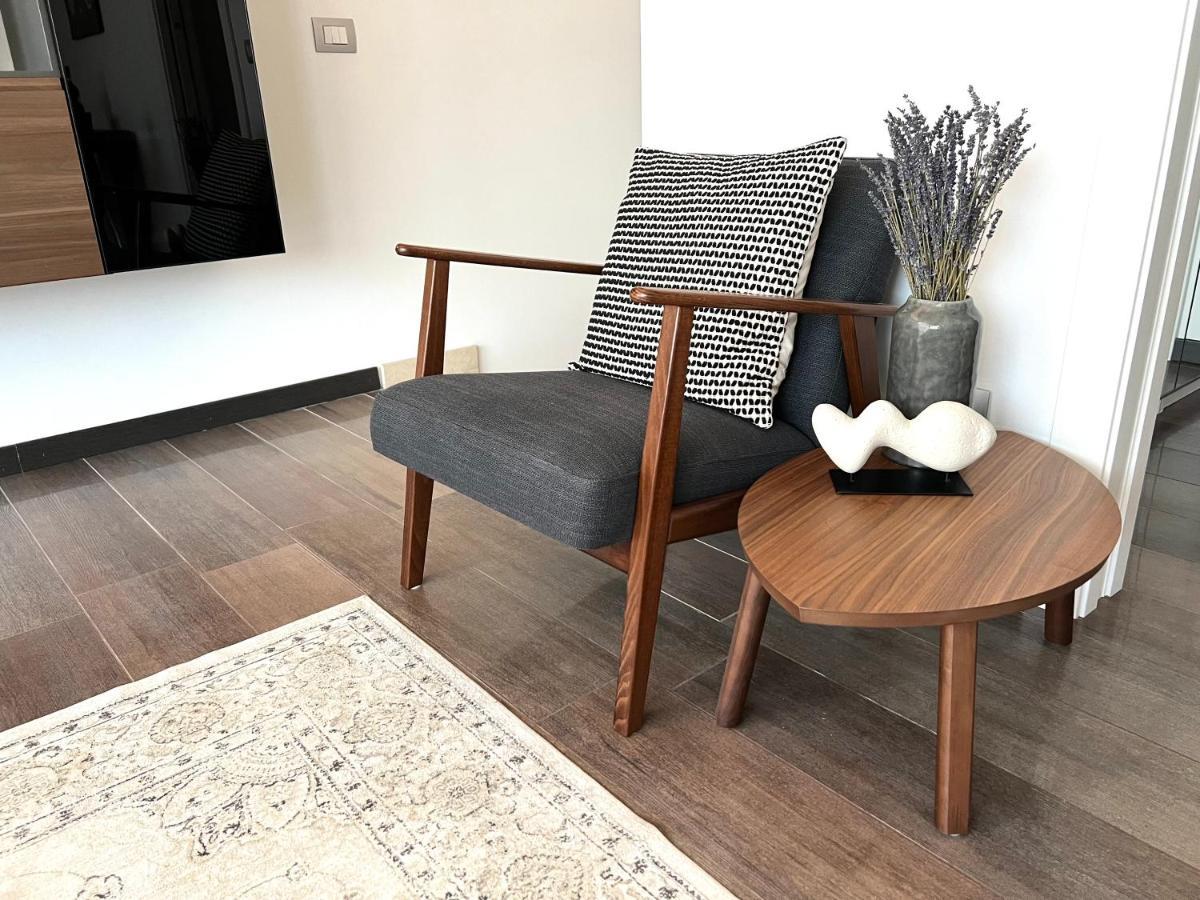 Paganini Suites And Apartments 西尔米奥奈 外观 照片