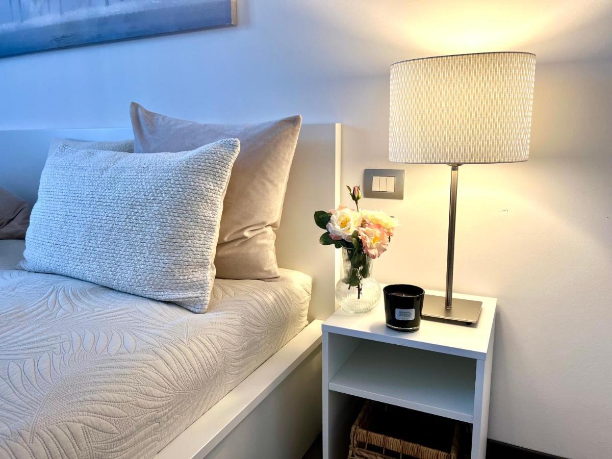 Paganini Suites And Apartments 西尔米奥奈 外观 照片