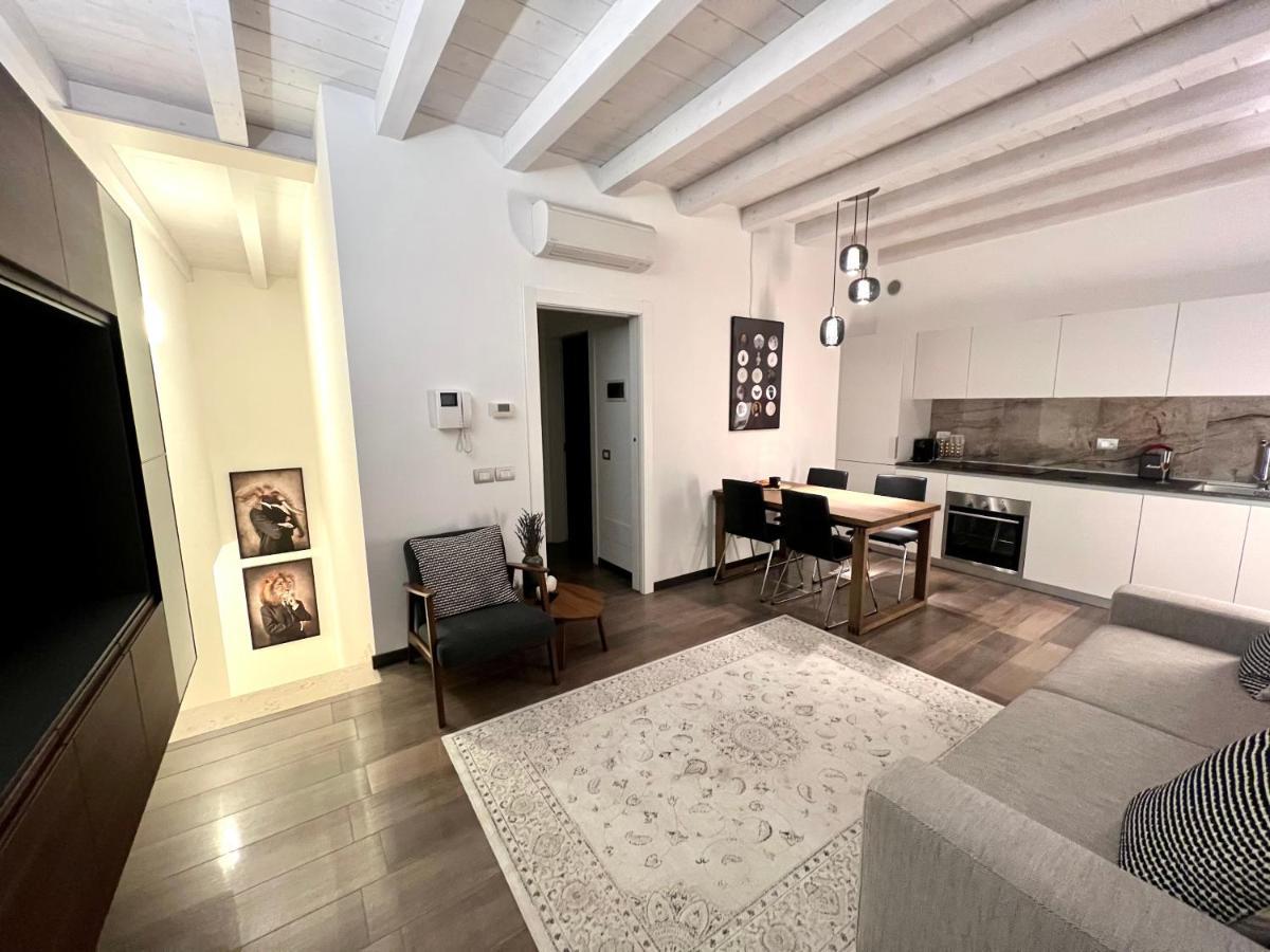 Paganini Suites And Apartments 西尔米奥奈 外观 照片