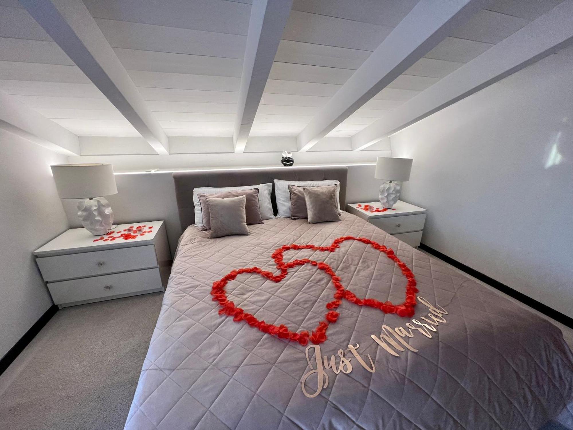 Paganini Suites And Apartments 西尔米奥奈 外观 照片