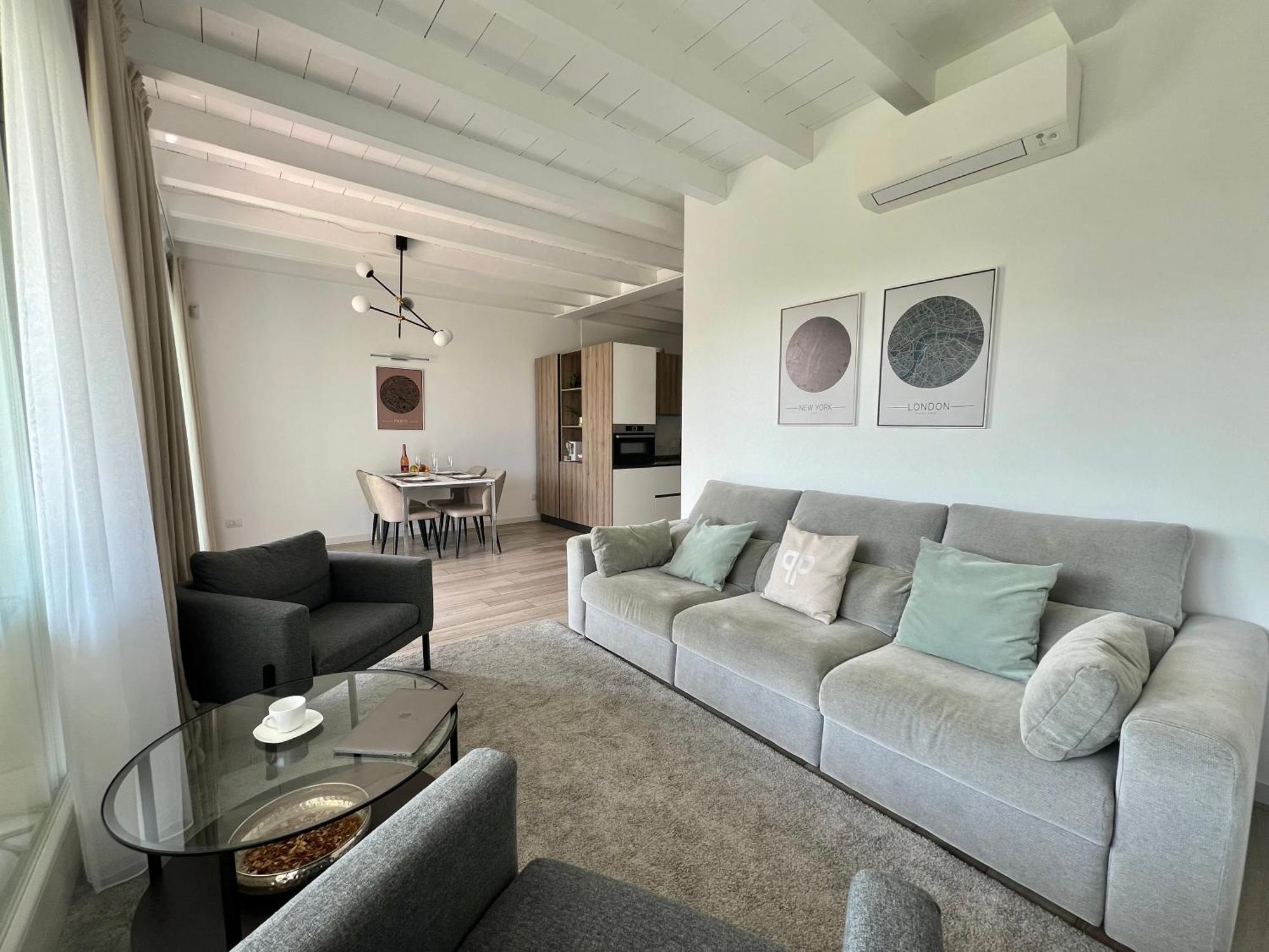Paganini Suites And Apartments 西尔米奥奈 外观 照片