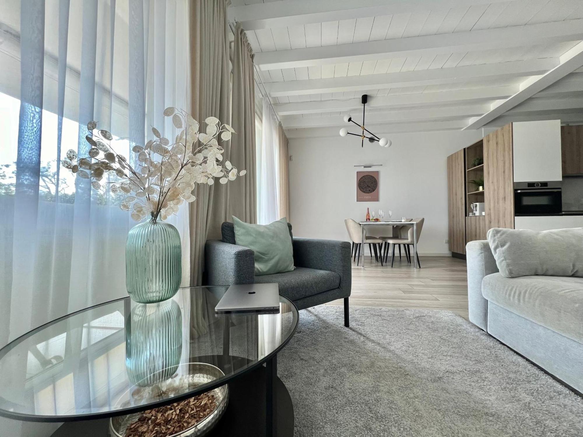 Paganini Suites And Apartments 西尔米奥奈 外观 照片