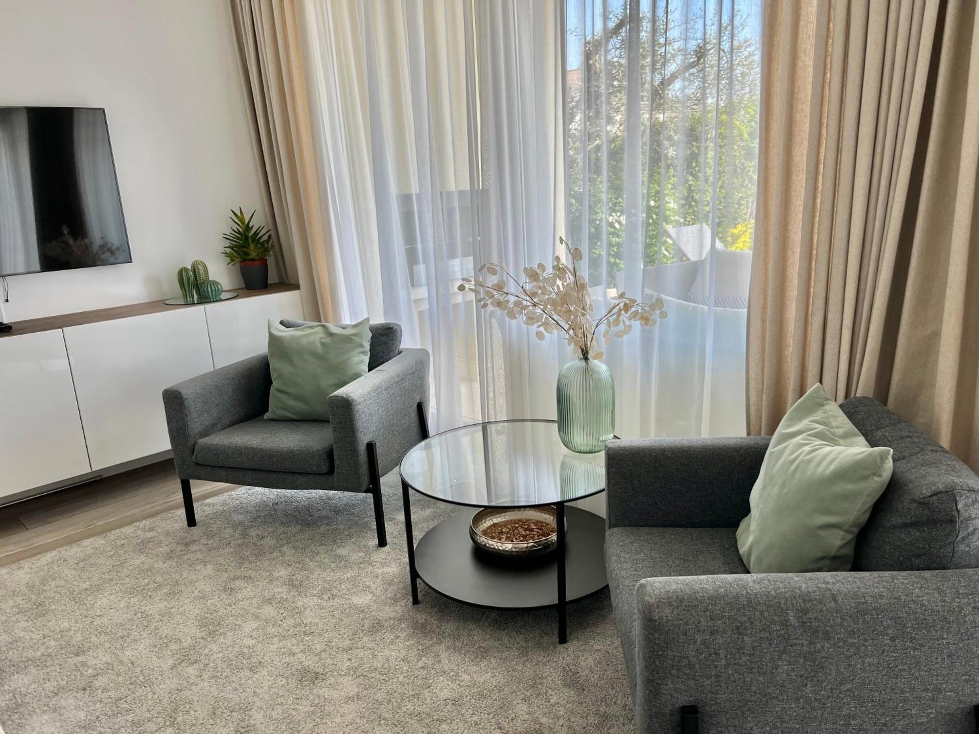 Paganini Suites And Apartments 西尔米奥奈 外观 照片