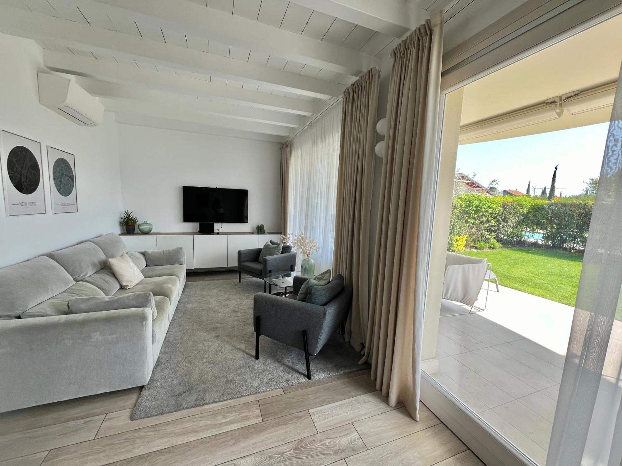 Paganini Suites And Apartments 西尔米奥奈 客房 照片