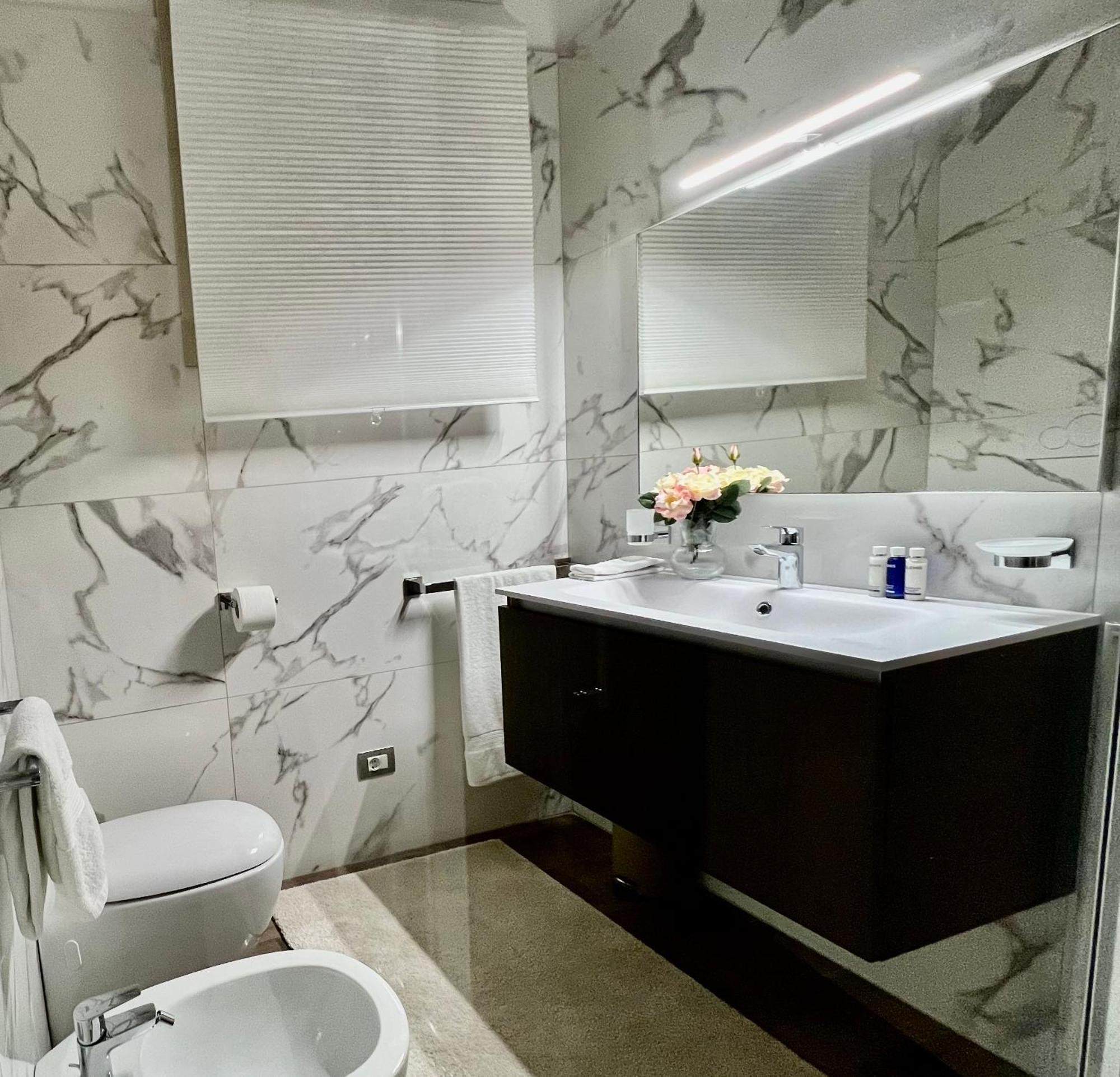 Paganini Suites And Apartments 西尔米奥奈 客房 照片